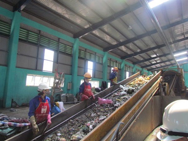 Việt Nam chế tạo dây chuyền biến rác thải thành điện