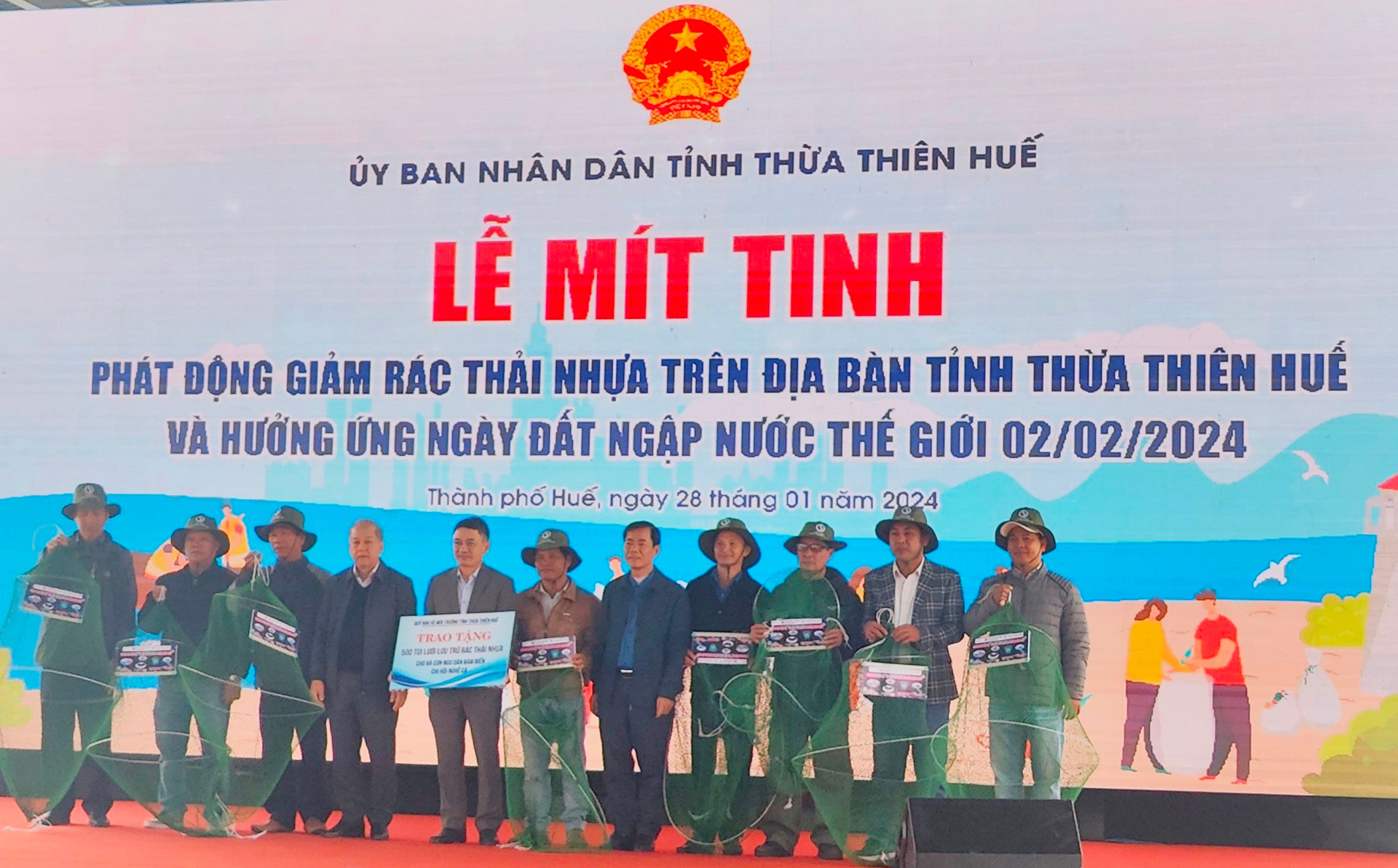 Hơn 1.000 người tham gia “xóa” rác thải nhựa