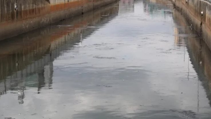 TP.HCM: Hàng trăm tấn rác trên kênh Nước Đen đã được dọn sạch